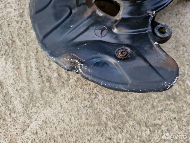 Кулак передний левый и правый для Mercedes W211