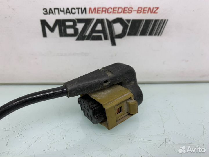 Фишка датчика уровня подвески Mercedes w164 ML 164