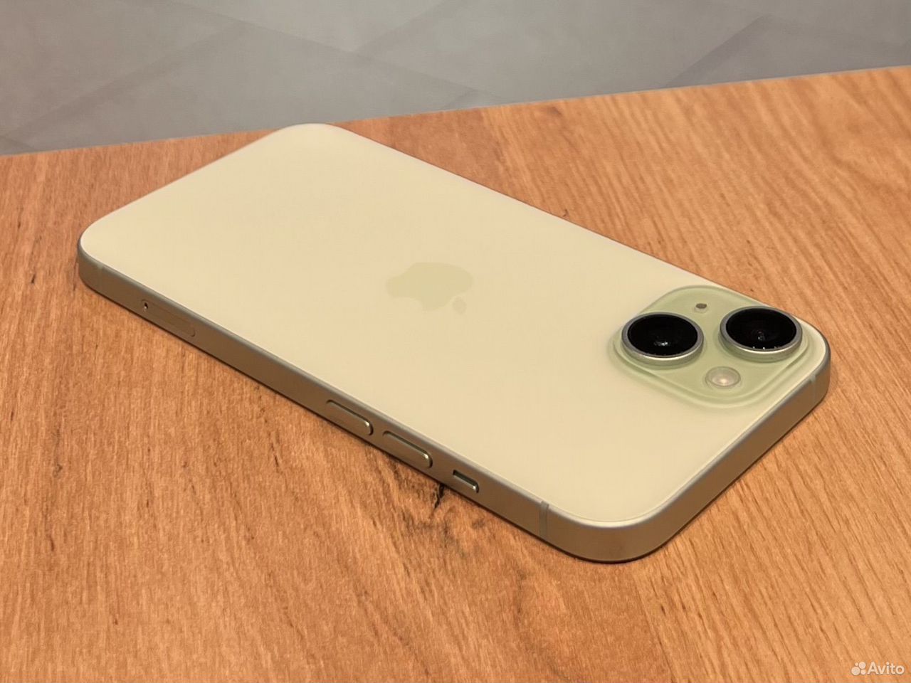 iPhone 15, 256 ГБ