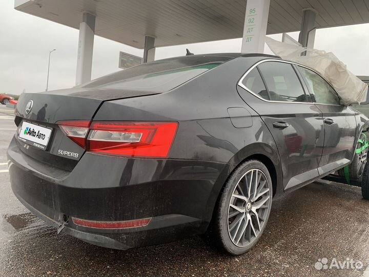 Skoda Superb 2.0 AMT, 2017, битый, 50 000 км