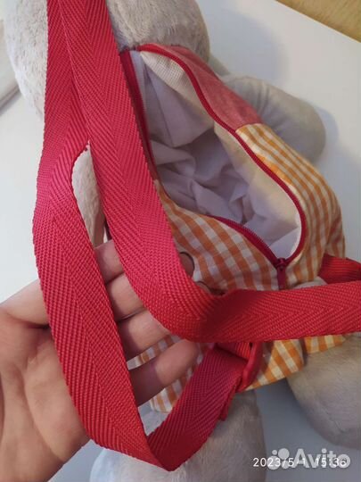 Зайцы-рюкзачки из-под конфет