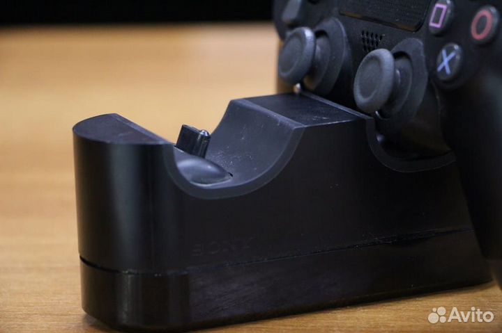 Зарядная станция Sony CUH-ZDC1/E PS4 DualShock бу