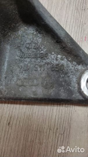 Б/У Кронштейн ролика приводного ремня Audi A4 0