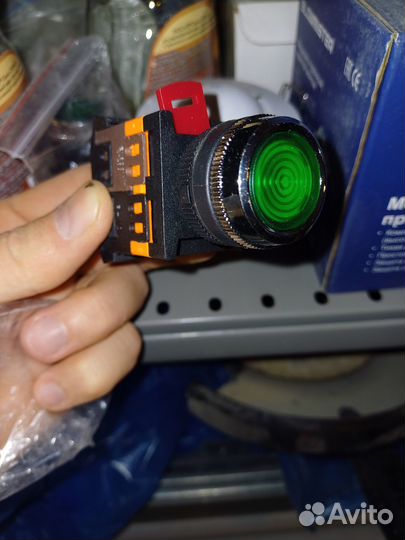 Кнопка зеленая ablfs-22 1з+1р плоская с подсветкой