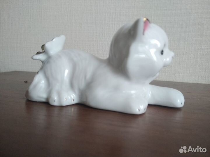 Котёнок из фарфора