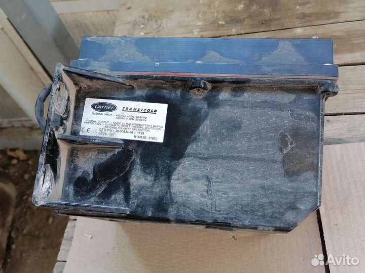 Зарядное устройство вектор 1800