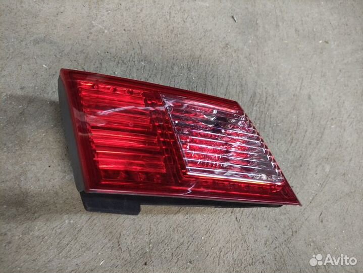 Фонарь левый в крышку багажника Honda Accord 8