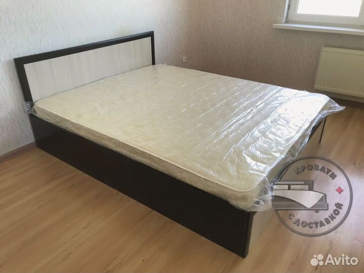 Кровать с матрасом