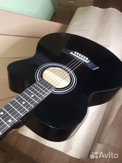 Гитара черная новая