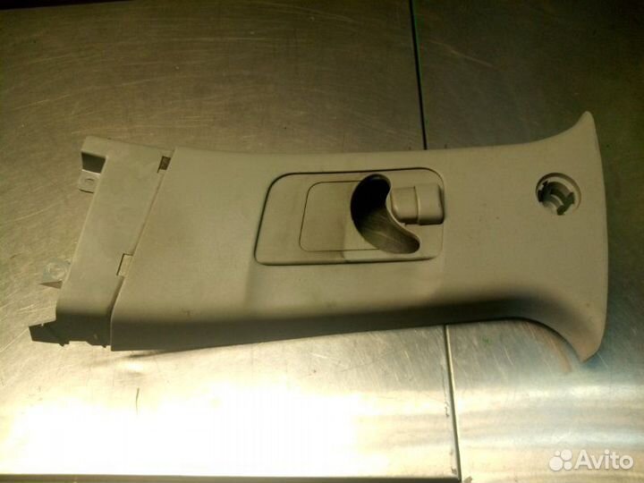 Обшивка стойки центральной левая Mitsubishi