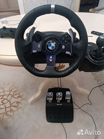 Продаю игровой руль Logitech g920