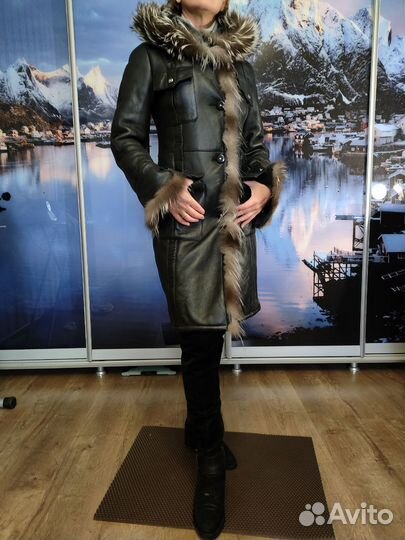 Дубленка натуральная женская с капюшоном