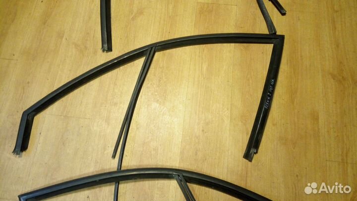 Уплотнители стекла дверей Рено сценик 2