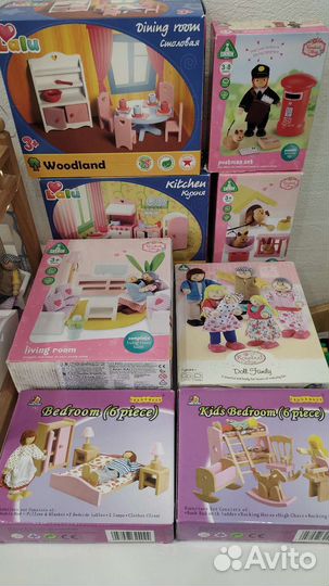 Домик кукольный ELC с наборами мебели и кукол