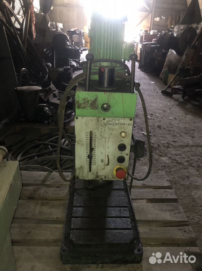 Станок вертикально-сверлильный модель 2с125-01