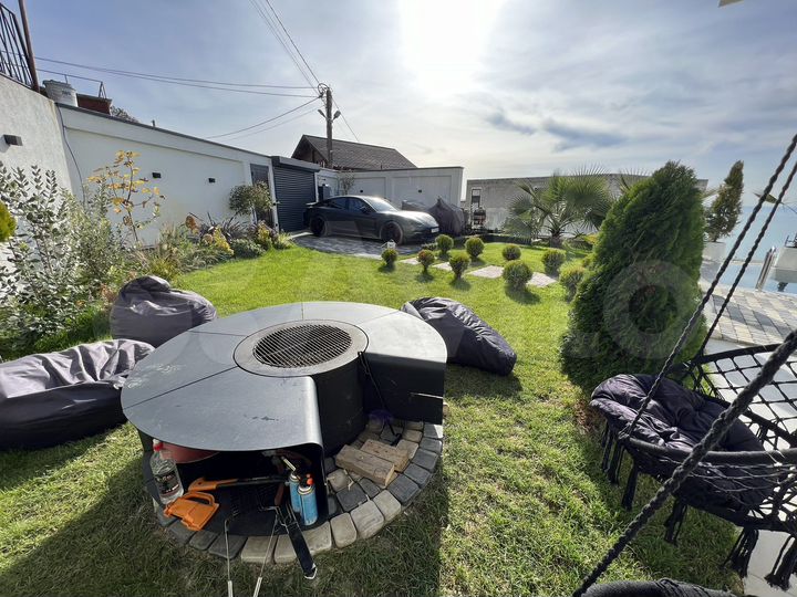 Коттедж 259 м² на участке 4 сот.