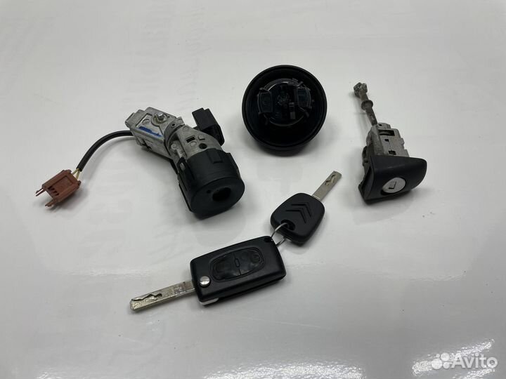 Замок зажигания Citroen C3 Picasso 2010