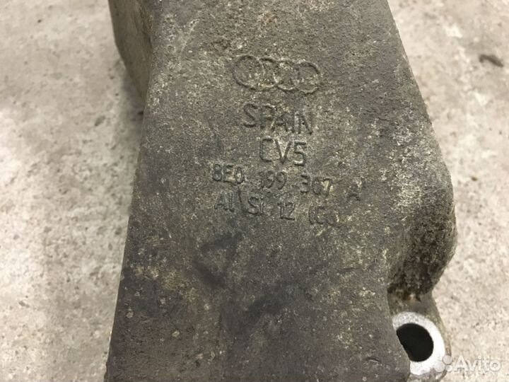 Кронштейн двигателя левый Audi A4 B6 (4342)