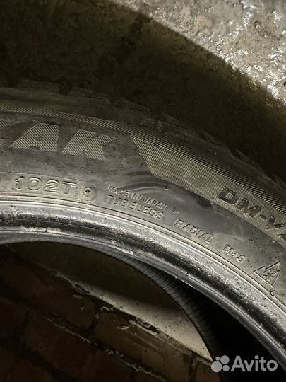 Bridgestone Blizzak DM-V2 235/55 R20