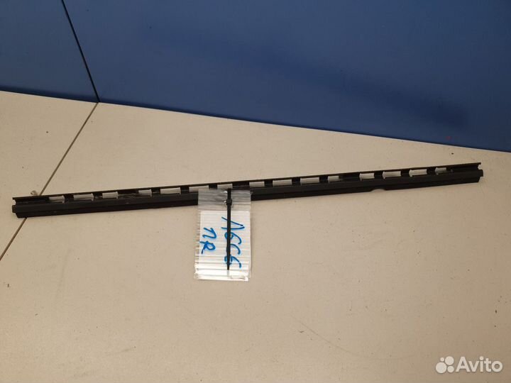 Кронштейн двери передней правой Audi A6 C6 Allroad quattro 2006-2012