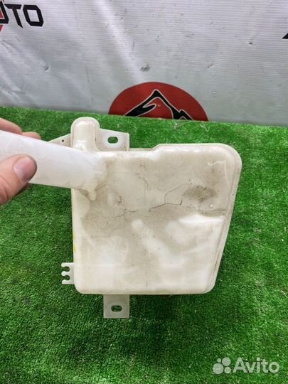 Бачок стеклоомывателя Toyota Vitz NSP130 1NR-FE