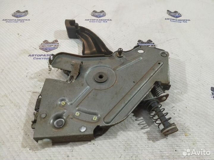 Педаль ручного тормоза Volkswagen Touareg 1