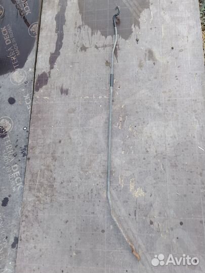 Упор капота Nissan Bluebird U14