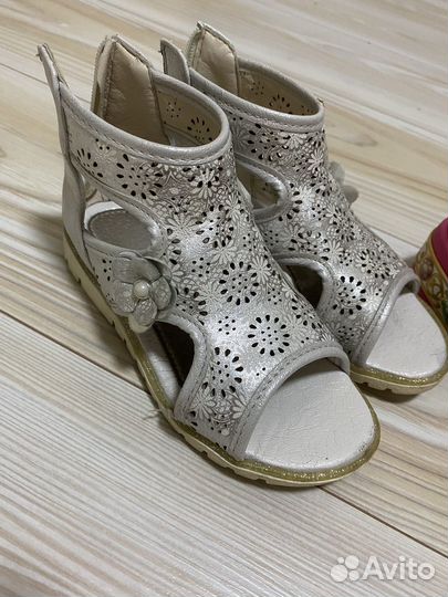 Босоножки и кроксы