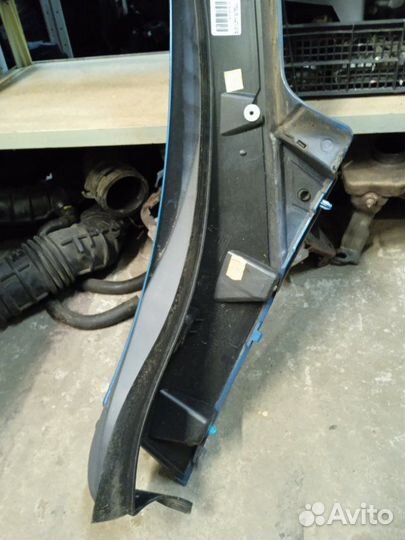 Молдинг лобового стекла правый Renault Scenic 3