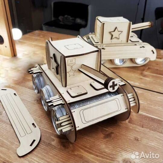 Подарок на 23 февраля танк