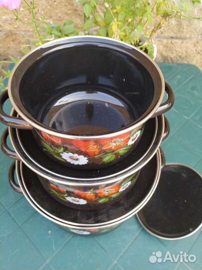 Набор эмалированных кастрюль новый