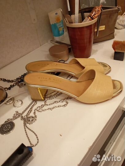 Босоножки, сабо