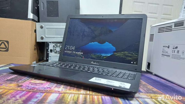 Ноутбук asus i5-7200U 8gb SSD