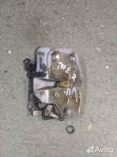 Замок двери левый передний Honda Accord tupe r