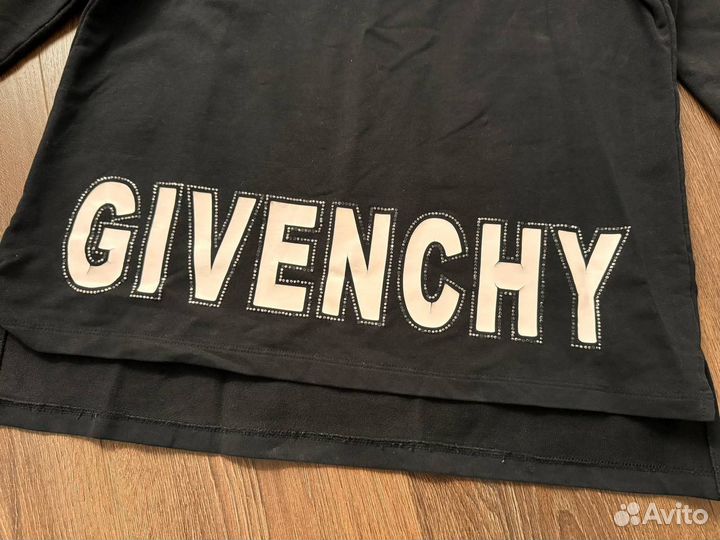 Свитшот женский Givenchy б/у