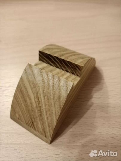 Подставка для телефона из дерева