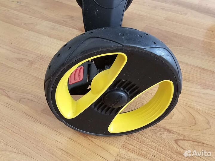 Коляска-автокресло Doona с базой