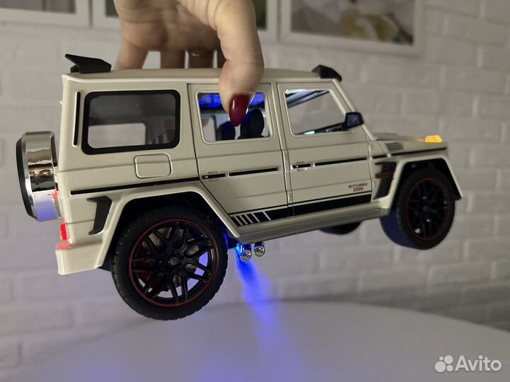 Машинка гелик с дымом 28 см новая