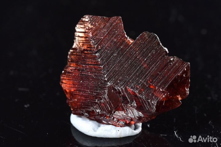 Красивый скелетный кристалл Гранат. Лот №553