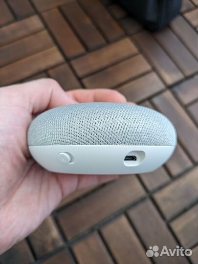 Умная колонка Google Home Mini