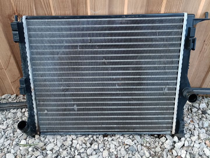 Радиатор охлаждения renault logan