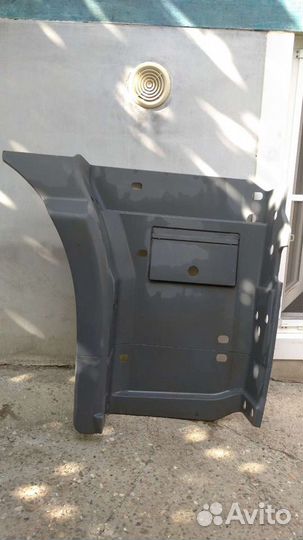 Правый порог на Мерседес Actros