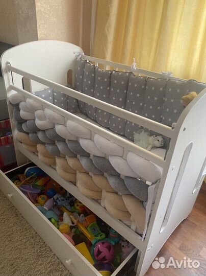 Кроватка с маятником