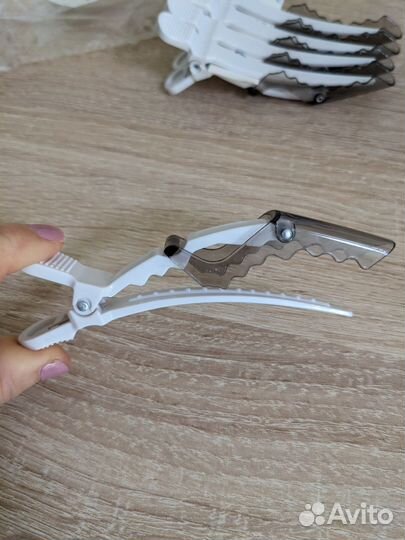 Сухой шампунь и зажимы для волос