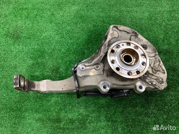 Поворотный кулак передний правый Mercedes-Benz