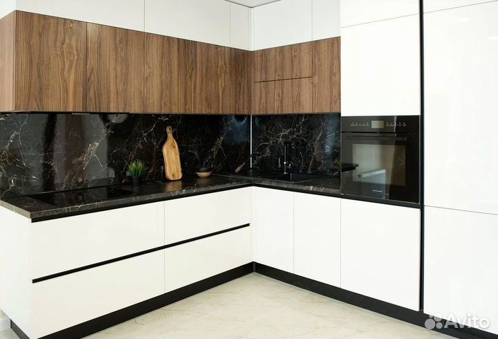 Кухня угловая на заказ.мдф фасады