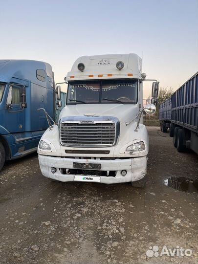 Freightliner Columbia с полуприцепом, 2003