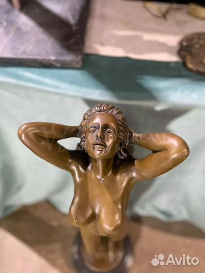 Скульптура из бронзы. Девушка. Антикварная мебель
