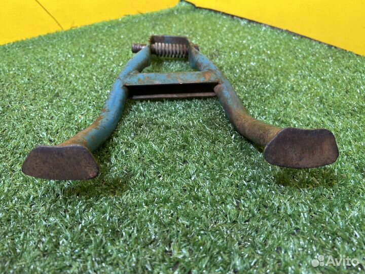 Центральная подножка Рига-4