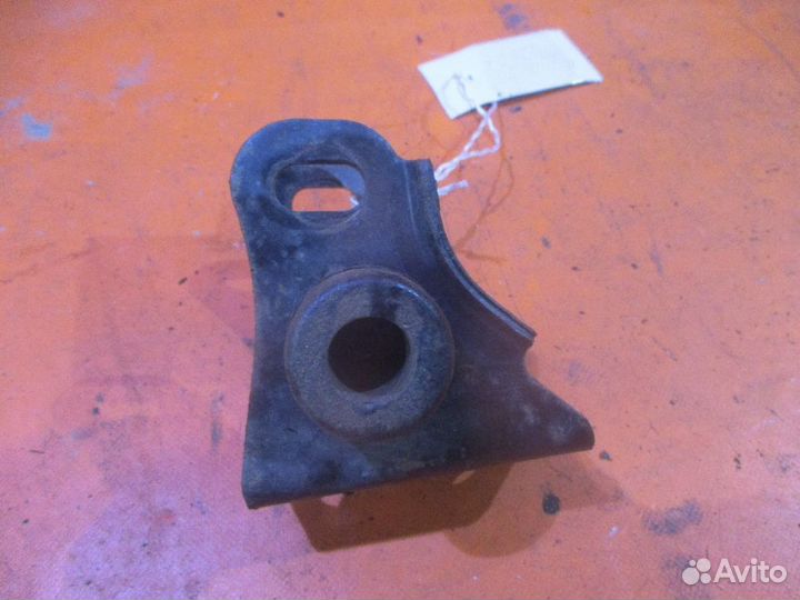 Крепление подушки двс Toyota Vista SV43 (Переднее)